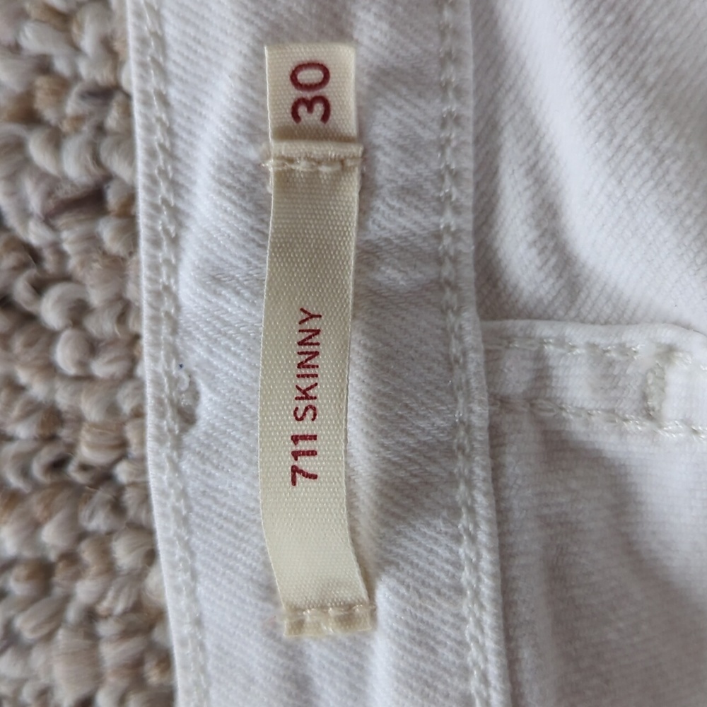 Levi Strauss white 711 Skinny Jeans.  Size 30 - Picture 4 of 7